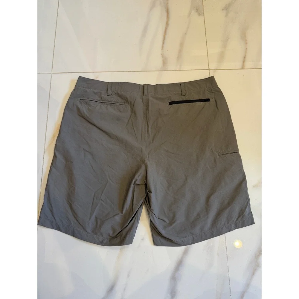 GapFit Drive Mens‎ Gray Golf Performance Shorts Size 40 Activewear Zip Pocket